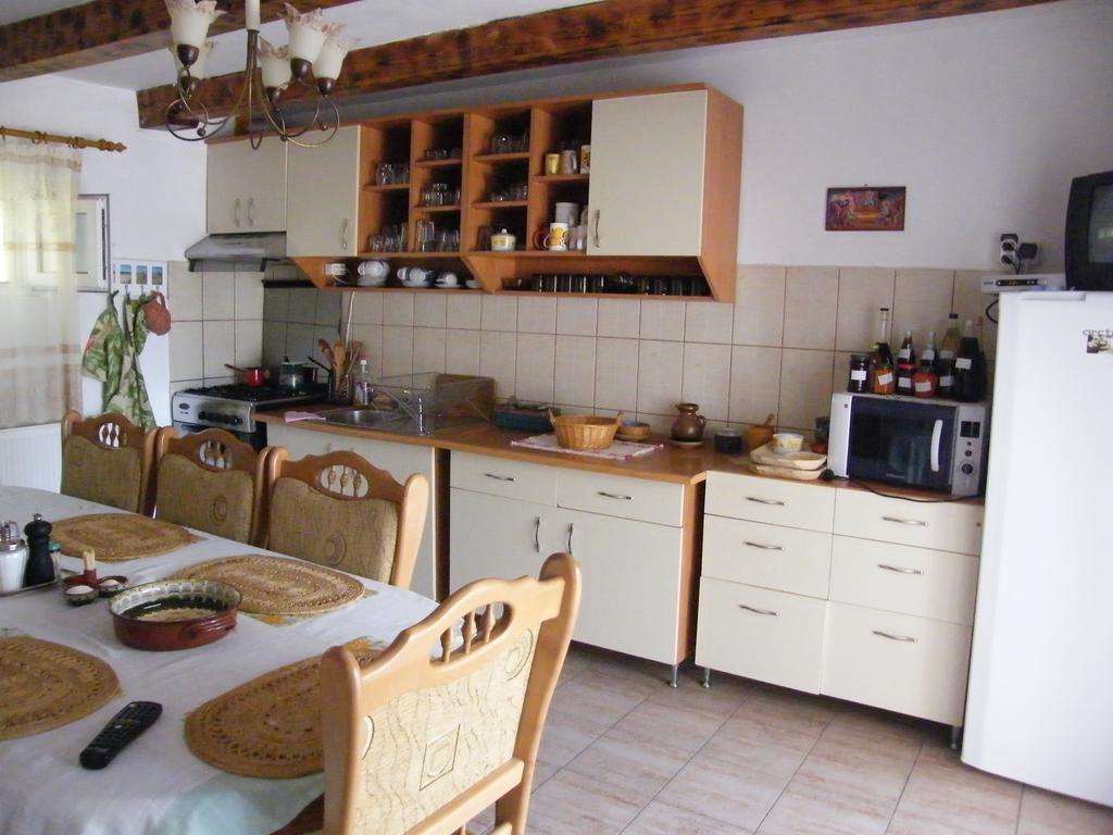 Pensiunea Casa Filoxenia ホレズ エクステリア 写真